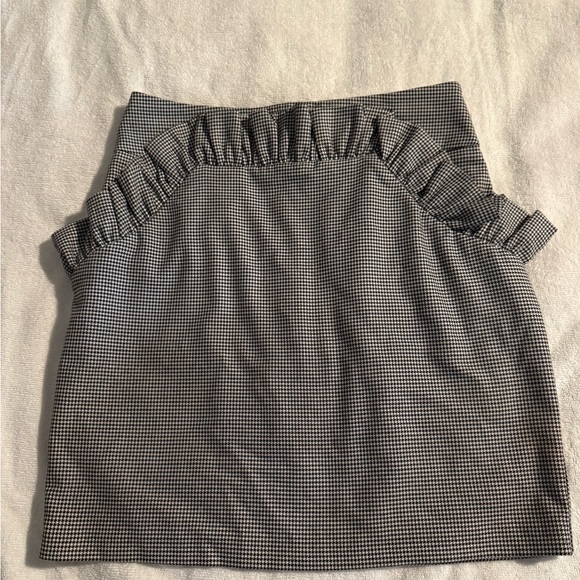 H&M Dresses & Skirts - H&M Black and White Checkered Pencil Skirt